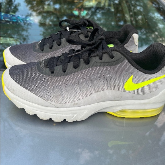 Nike - Picture 2 of 5